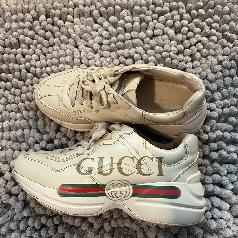 AUTHENTIC GUCCI WOMENS RHYTON W/ GUCCI LOGO